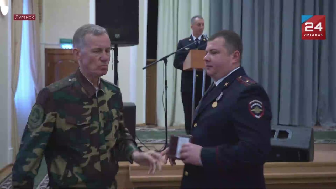 Первый камень будущего памятника, посвященного сотрудникам органов внутренних дел, погибших при исполнении долга, заложили в Луганском сквере Матусовского