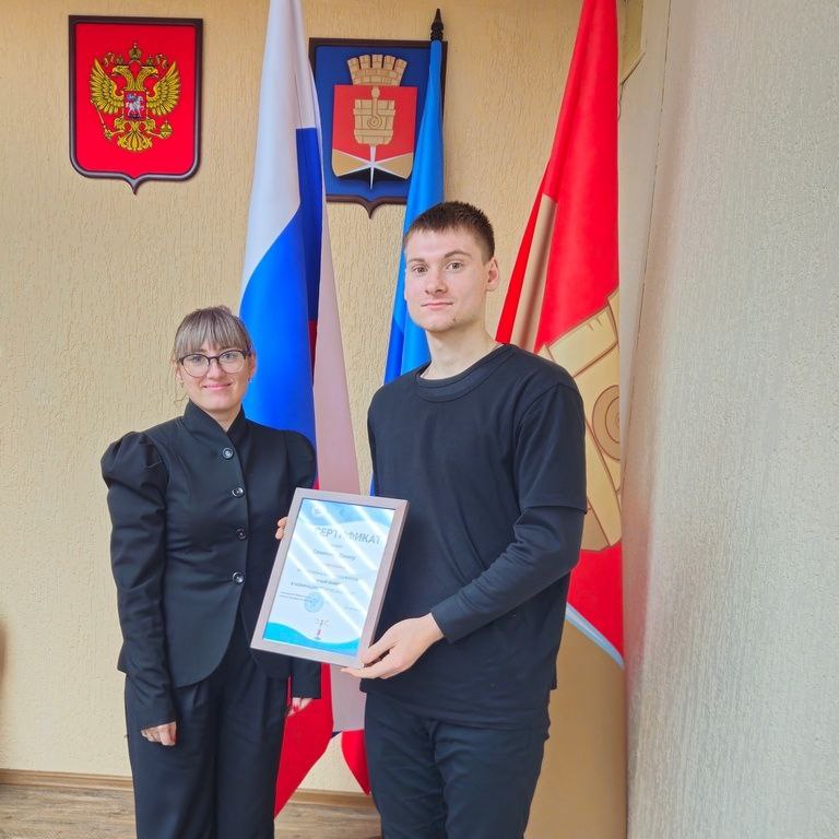 Председатель Избиркома ЛНР Марианна Сумская вручила награды конкурсантам «Южный маяк-2025» и победителям акции «Избирательный диктант-2025» в городе Алчевск Председатель Избиркома ЛНР Марианна Сумская вручила награды конкурсантам «Южный маяк-2025» и победителям акции «Избирательный диктант-2025» в городе Алчевск