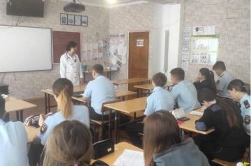 Педиатр Свердловской ЦГМБ провела профориентацию в Свердловской СШ № 6