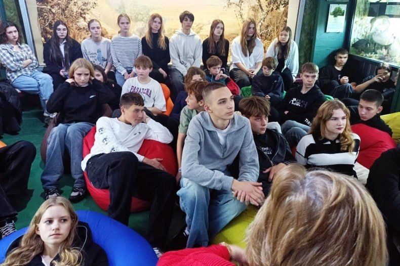 Интерактивное мероприятие «Мир на кончиках пальцев» прошло в Свердловском краеведческом музее Интерактивное мероприятие «Мир на кончиках пальцев» прошло в Свердловском краеведческом музее
