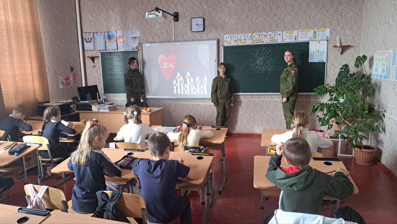 13 ноября День добра ,. в "Станично-Луганской средней школе имени Грекова П.М." 13 ноября День добра ,. в "Станично-Луганской средней школе имени Грекова П.М."