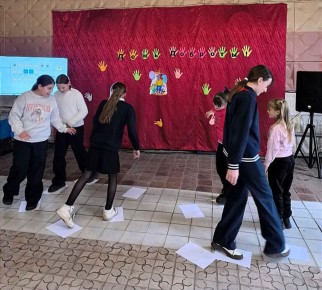 В Иллирийском сельском клубе муниципального бюджетного учреждения прошла игровая программа для детей ко Дню доброты «День добрых сюрпризов»