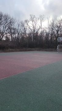 Наталия Жулинская: В парке «Горняк» начали устанавливать ограждение вокруг современной спортивной площадки