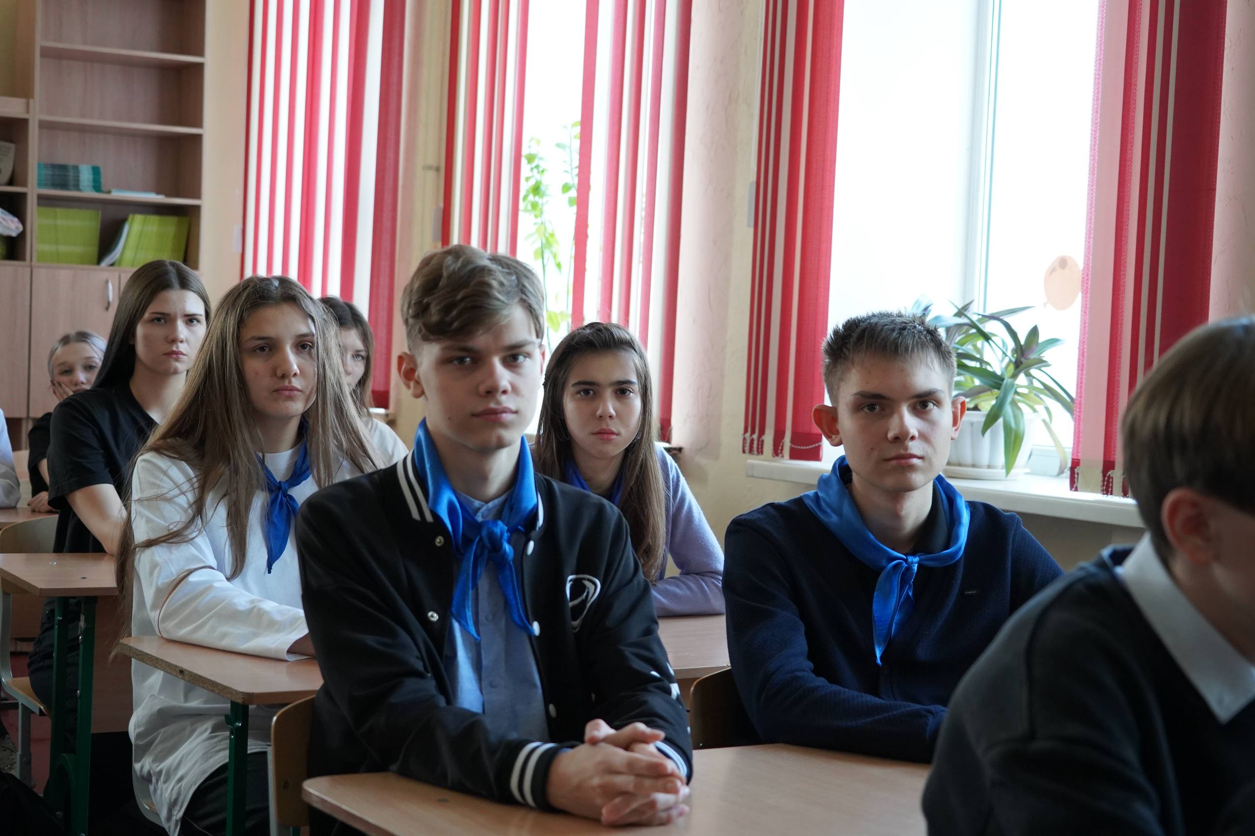 Нашли подозрительный предмет? Инструкторы ЛугРО ВСКС объяснили школьникам, как действовать Нашли подозрительный предмет? Инструкторы ЛугРО ВСКС объяснили школьникам, как действовать