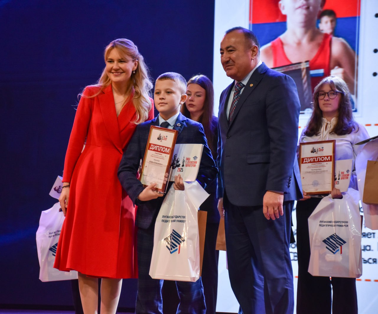 В Луганском государственном педагогическом университете прошел патриотический форум «Земля героев» В Луганском государственном педагогическом университете прошел патриотический форум «Земля героев»