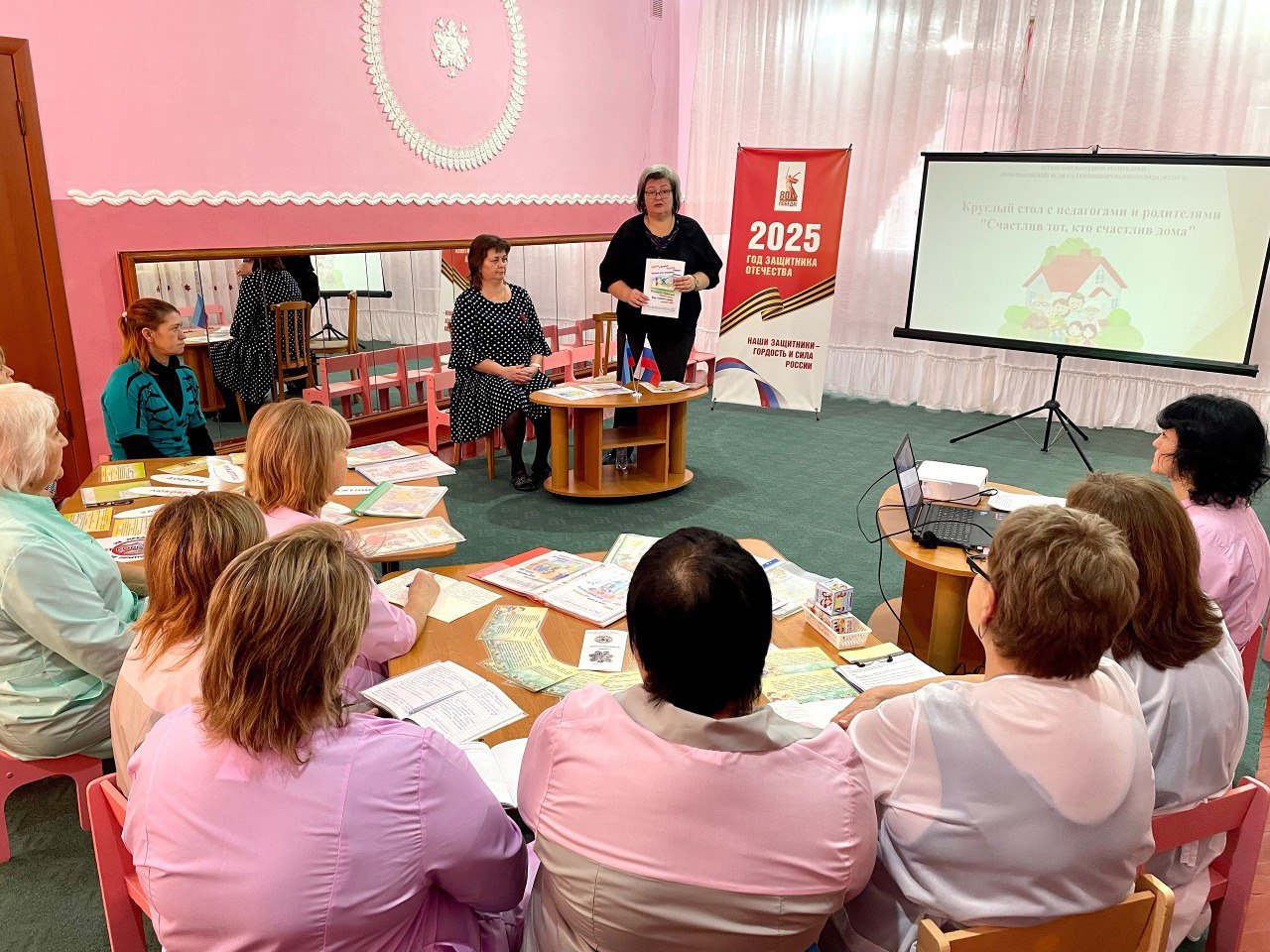 Сегодня в детском саду "Радуга" в рамках общегородской акции «Забота», начальник отдела по вопросам опеки, попечительства и патронажа Администрации городского округа город Ровеньки Ирина Попова оказала индивидуальную... Сегодня в детском саду "Радуга" в рамках общегородской акции «Забота», начальник отдела по вопросам опеки, попечительства и патронажа Администрации городского округа город Ровеньки Ирина Попова оказала индивидуальную...