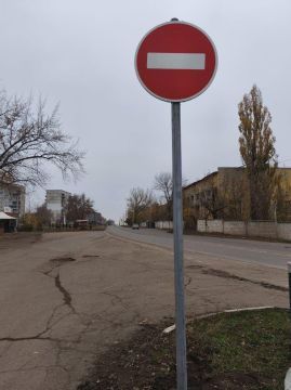 На автодороге Михайловка – Алчевск – Брянка – Стаханов – Первомайск – Золотое появились новые дорожные знаки