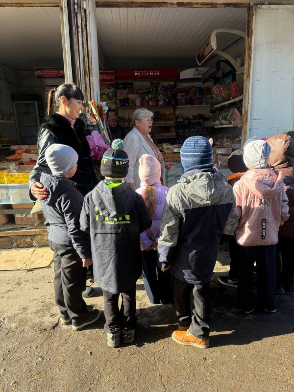Приняла участие в открытом уроке, проводимом для учащихся 1-А класса ГБОУ ЛНР "Краснолучской школы № 2" Приняла участие в открытом уроке, проводимом для учащихся 1-А класса ГБОУ ЛНР "Краснолучской школы № 2"
