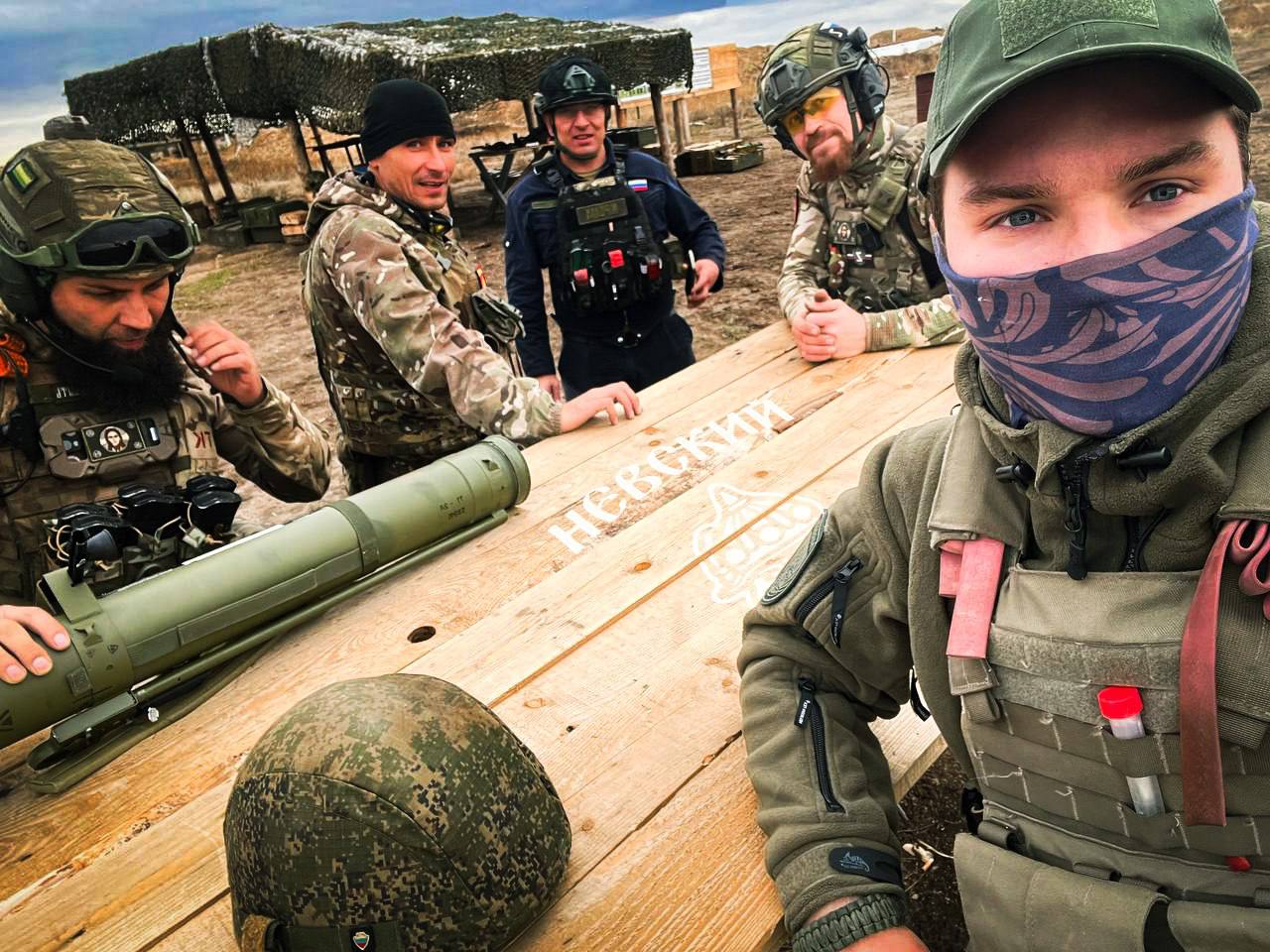 Добрый вечер, мы из России! Добрый вечер, мы из России!