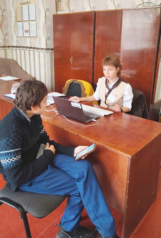 Сотрудники ГБУ ЛНР «МФЦ» продолжают свою деятельность в рамках проекта «Цифровая грамотность» в учебных заведениях Луганской Народной Республики Сотрудники ГБУ ЛНР «МФЦ» продолжают свою деятельность в рамках проекта «Цифровая грамотность» в учебных заведениях Луганской Народной Республики