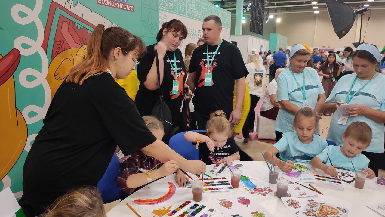 Творческая семья из Александровска принимает участие в полуфинале Всероссийского конкурса «Это у нас семейное» Творческая семья из Александровска принимает участие в полуфинале Всероссийского конкурса «Это у нас семейное»