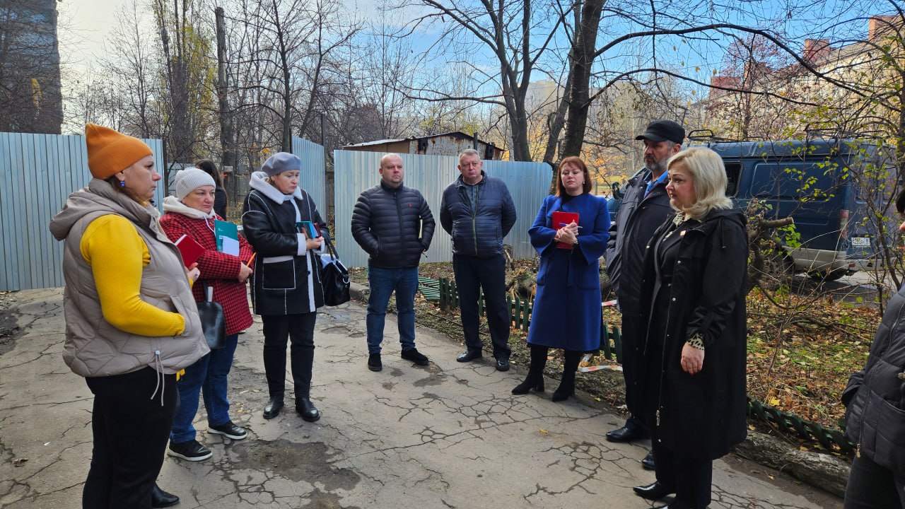 Светлана Гребенькова: Продолжается работа по ликвидации последствий взрыва в жилом доме по ул.Гмыри. Провела выездное рабочее совещание с руководителями городских служб на месте происшествия, встретилась с жильцами наиболее... Светлана Гребенькова: Продолжается работа по ликвидации последствий взрыва в жилом доме по ул.Гмыри. Провела выездное рабочее совещание с руководителями городских служб на месте происшествия, встретилась с жильцами наиболее...