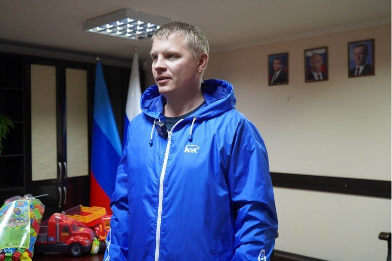 В Свердловском округе представители Красноярского края дарят награду маленьким пациентам медучреждений за храбрость В Свердловском округе представители Красноярского края дарят награду маленьким пациентам медучреждений за храбрость