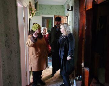 Глава городского округа город Алчевск Светлана Гребенькова провела выездное рабочее совещание с руководителями городских служб на месте проведения работ по ликвидации последствий взрыва в жилом доме по ул.Гмыри