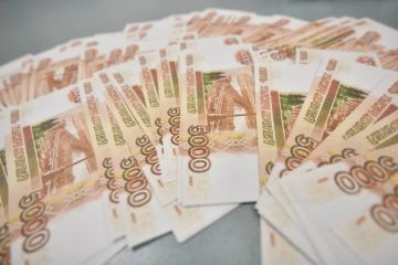 Житель Луганска хотел получить выплату от банка и лишился сбережений