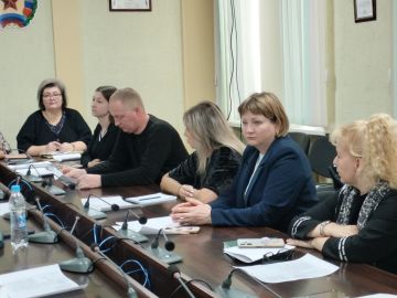 Круглый стол в Ровеньках: раннее выявление семейного неблагополучия