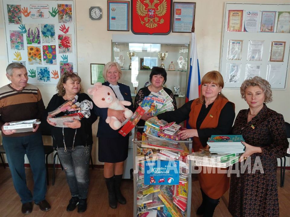 В Первомайске жители охотно пополняют «Коробку храбрости» игрушками и канцелярией В Первомайске жители охотно пополняют «Коробку храбрости» игрушками и канцелярией