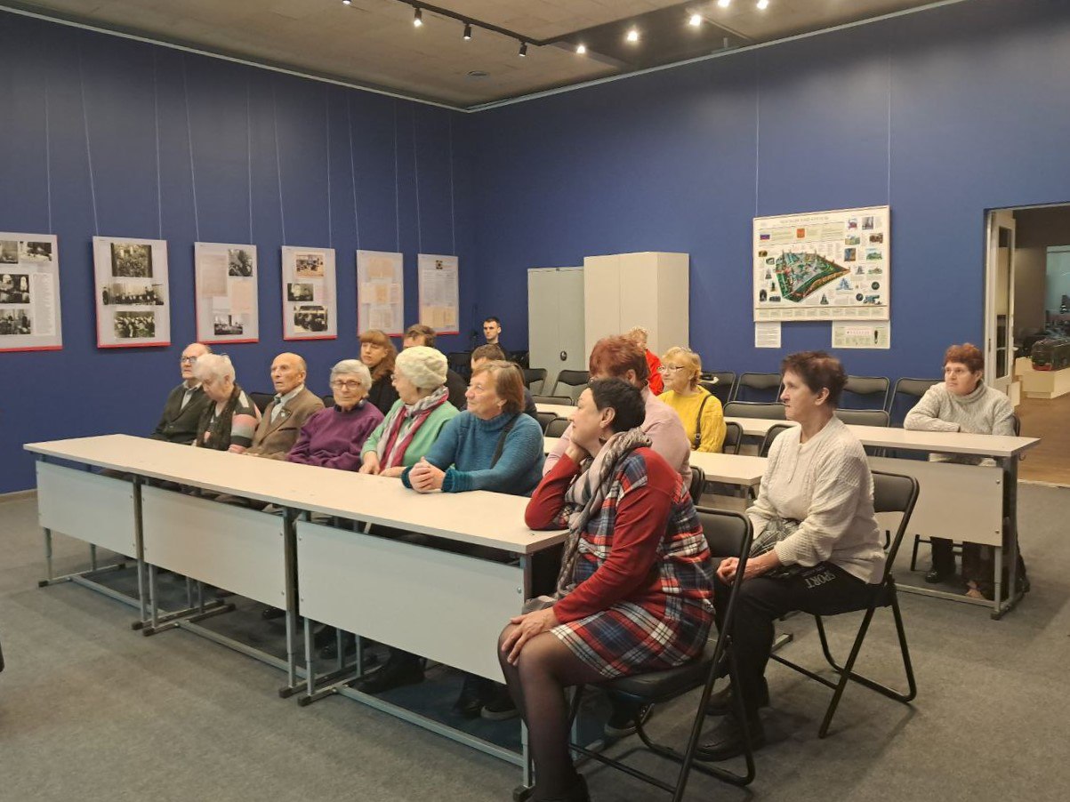 В Луганском краеведческом музее состоялось тематическое мероприятие «Родной город», приуроченное к 230-летию со дня основания Луганска В Луганском краеведческом музее состоялось тематическое мероприятие «Родной город», приуроченное к 230-летию со дня основания Луганска