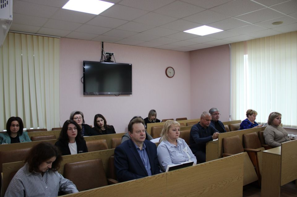 Сегодня Глава городского округа город Ровеньки Андрей Рубанцов провел плановое рабочее совещание с руководителями управлений администрации и структурных подразделений Сегодня Глава городского округа город Ровеньки Андрей Рубанцов провел плановое рабочее совещание с руководителями управлений администрации и структурных подразделений