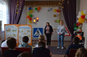 Сотрудники Алексеевской гимназии, с целью организации просветительской работы по предупреждению детского дорожно-транспортного травматизма, провели с обучающимися 5–7-х классов мероприятие по знанию правил дорожного движения