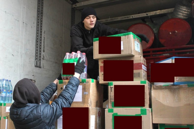 Мирные жители ЛНР получат из Хакасии одежду книги и учебники