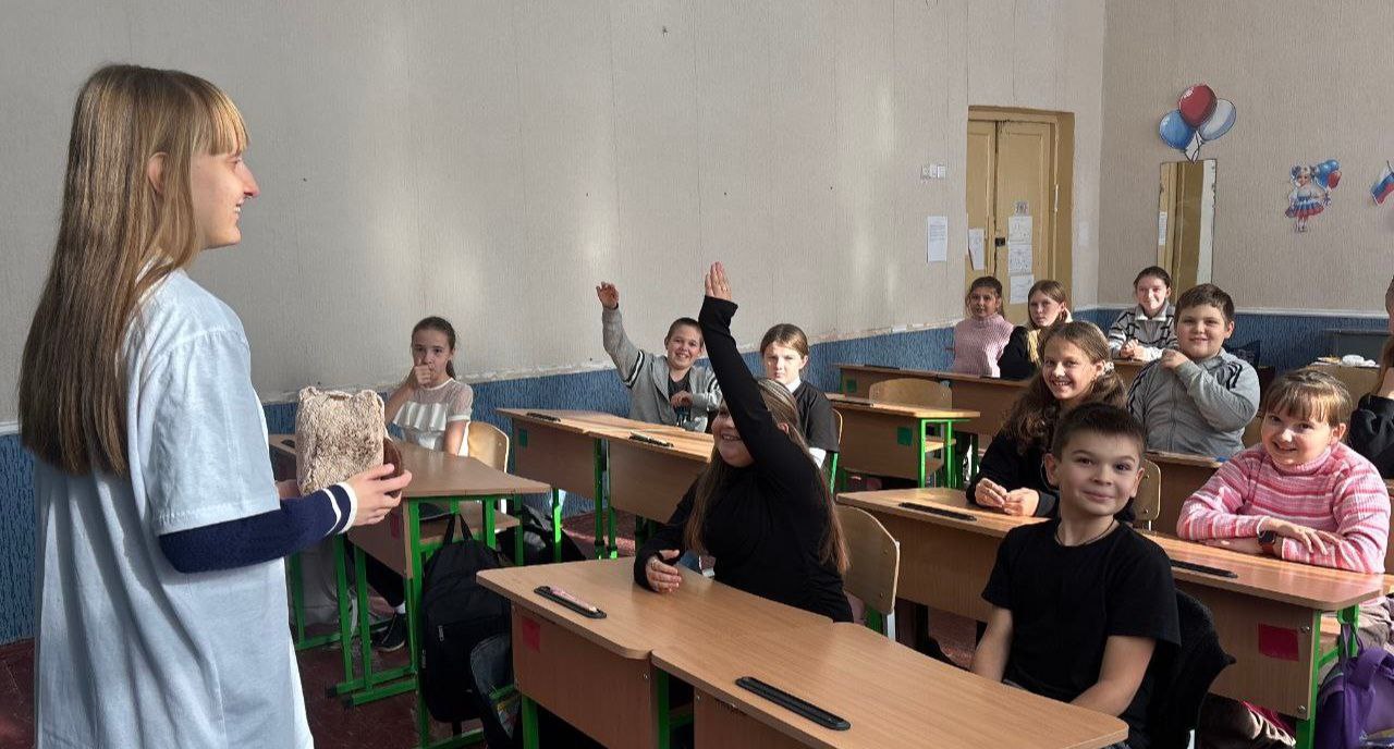 Первые ГБОУ ЛНР "Рубежанская ОШ № 3" провели интерактивную игру "Что Где? Когда?", из календаря Первых, для учеников 5 класса Первые ГБОУ ЛНР "Рубежанская ОШ № 3" провели интерактивную игру "Что Где? Когда?", из календаря Первых, для учеников 5 класса