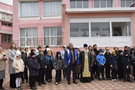 В Перевальске состоялось торжественное открытые инсталляции «Одуванчик добра»