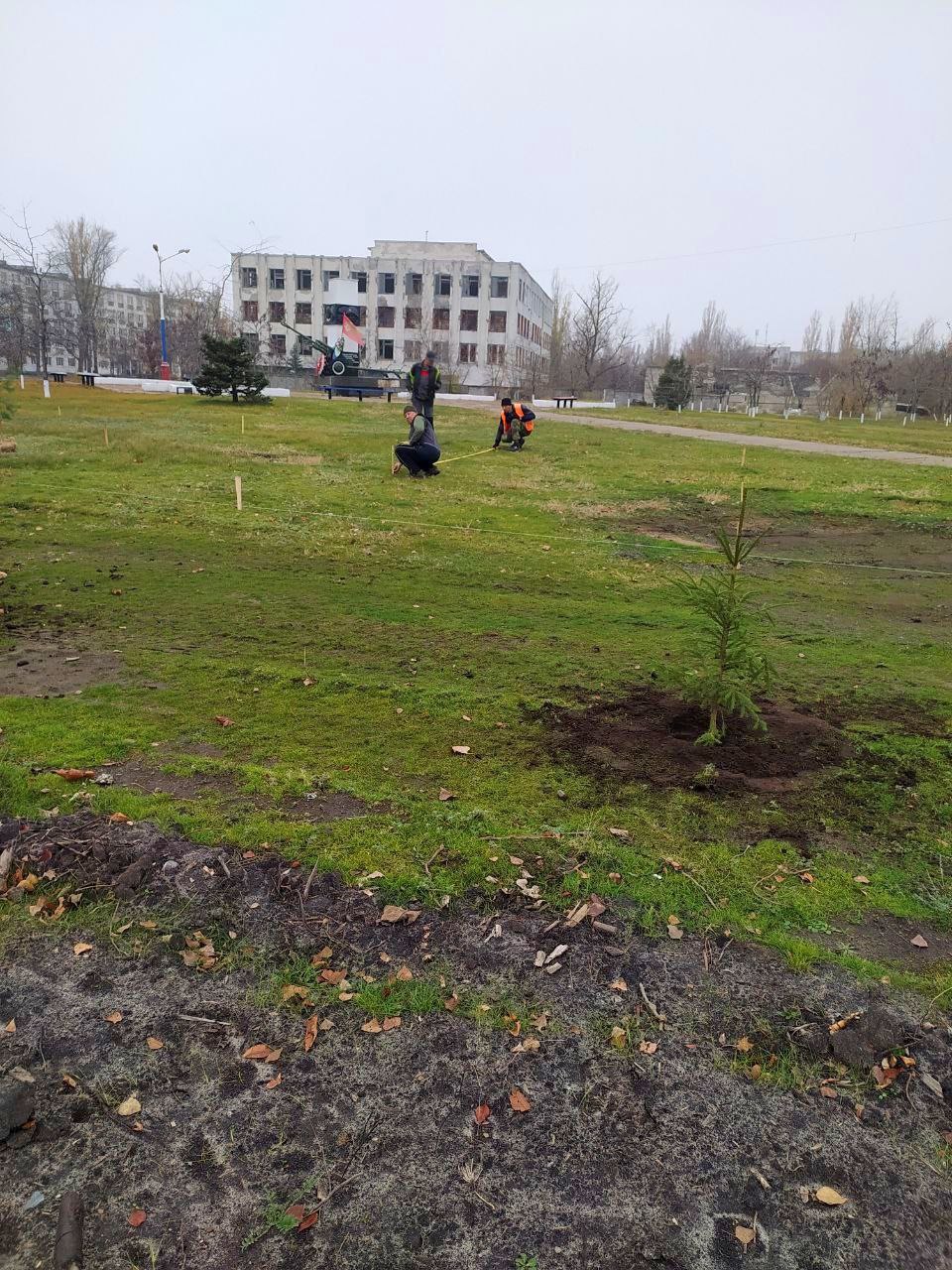 Сотрудники МУП «ДЭП города Рубежное» приняли активное участие в озеленении города Сотрудники МУП «ДЭП города Рубежное» приняли активное участие в озеленении города