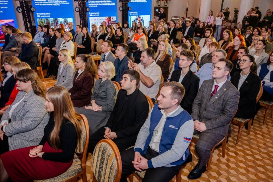 Леонид Пасечник встретился с участниками регионального слета Президентской платформы «Россия — страна возможностей» Леонид Пасечник встретился с участниками регионального слета Президентской платформы «Россия — страна возможностей»