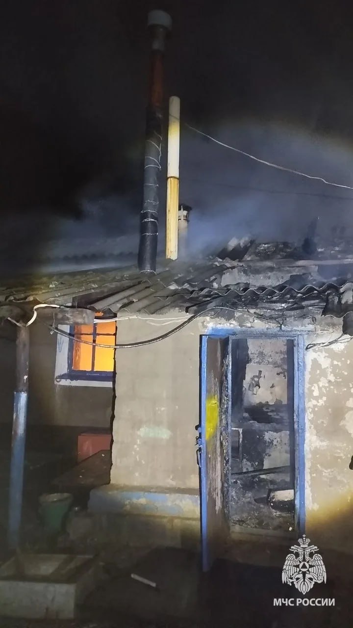 Жилой дом сгорел в Краснодонском округе из-за короткого замыкания электропроводки Жилой дом сгорел в Краснодонском округе из-за короткого замыкания электропроводки