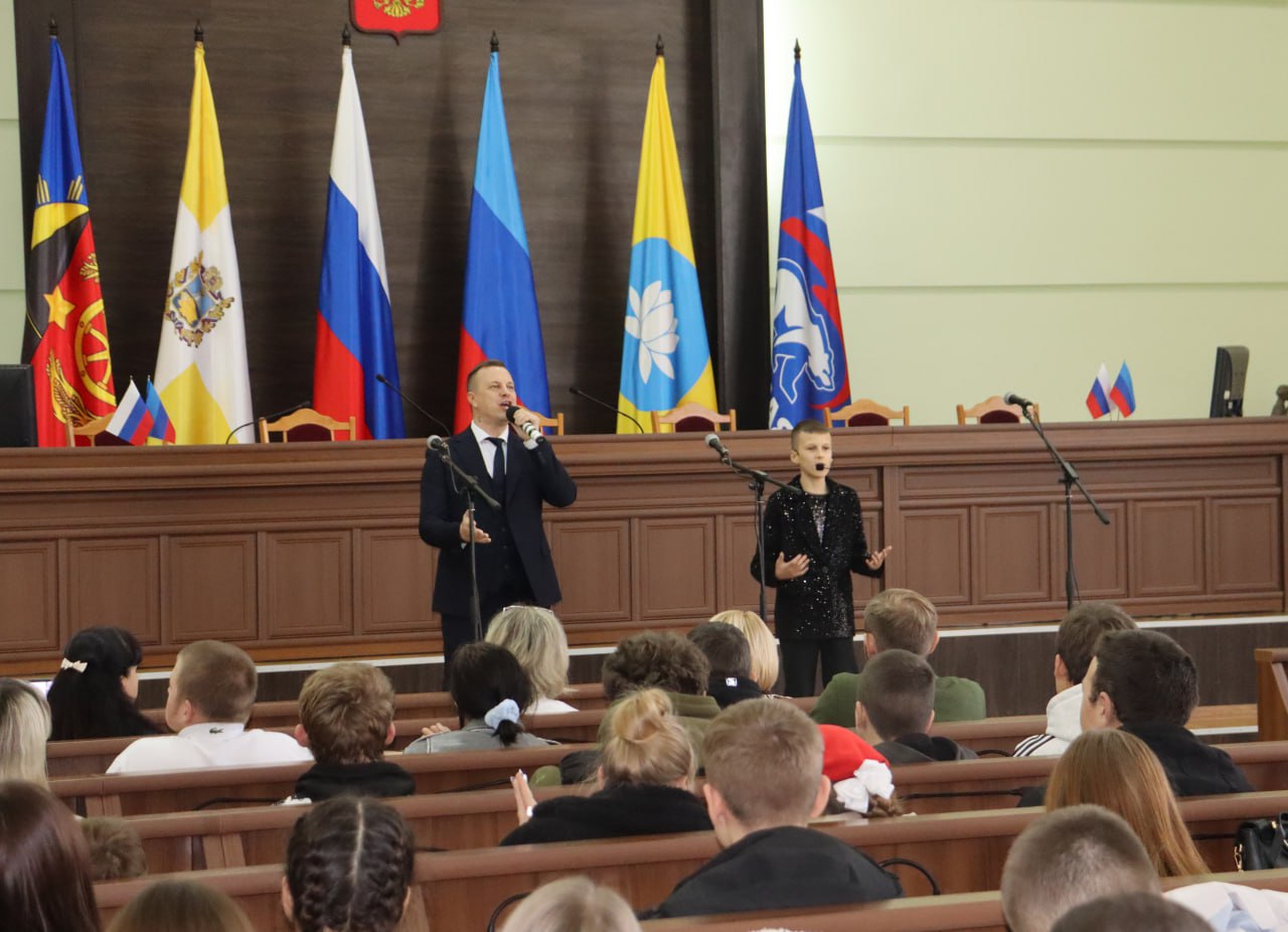 В Администрации округа поздравили будущих защитников с Днем призывника В Администрации округа поздравили будущих защитников с Днем призывника