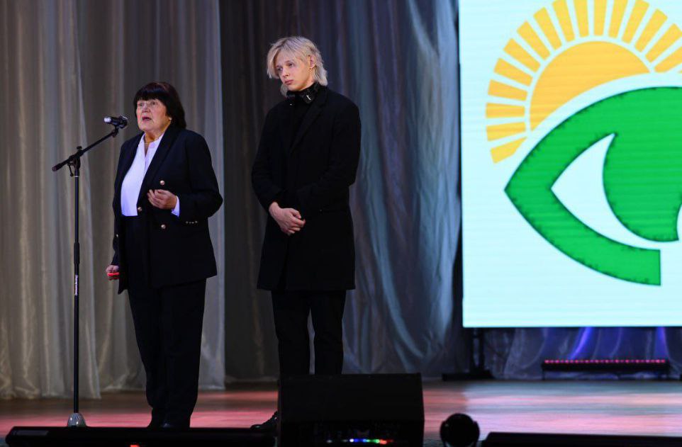 В Луганском Дворце культуры состоялся торжественный вечер «С открытым сердцем и добрым словом»