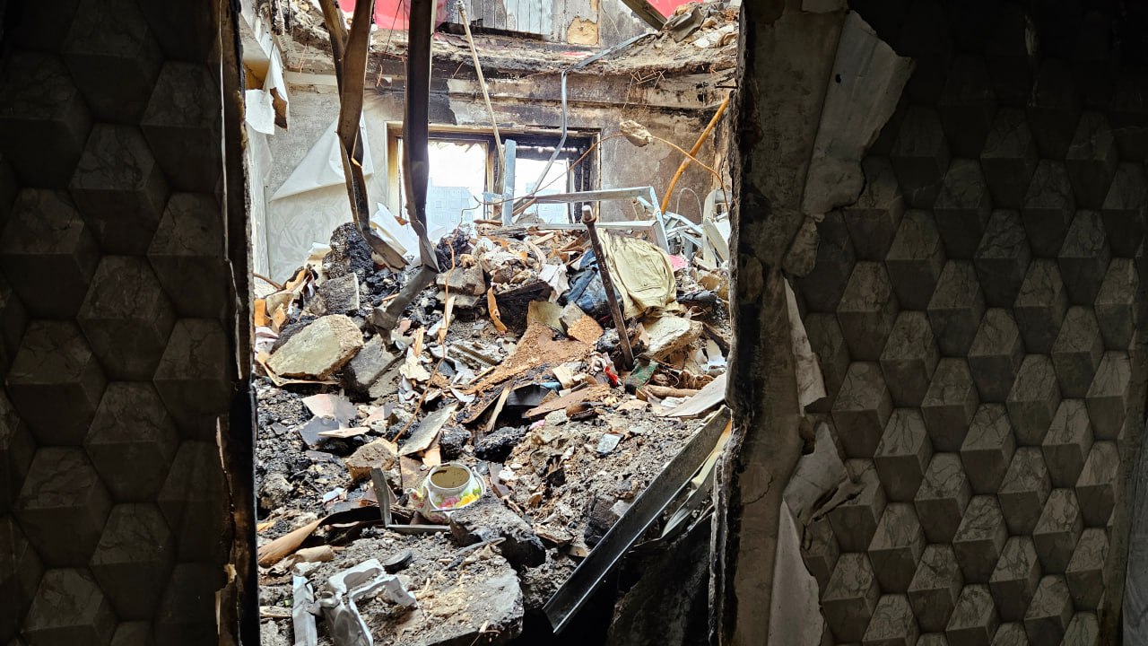 Светлана Гребенькова: Продолжается работа по ликвидации последствий взрыва в жилом доме по ул.Гмыри. Провела выездное рабочее совещание с руководителями городских служб на месте происшествия, встретилась с жильцами наиболее... Светлана Гребенькова: Продолжается работа по ликвидации последствий взрыва в жилом доме по ул.Гмыри. Провела выездное рабочее совещание с руководителями городских служб на месте происшествия, встретилась с жильцами наиболее...