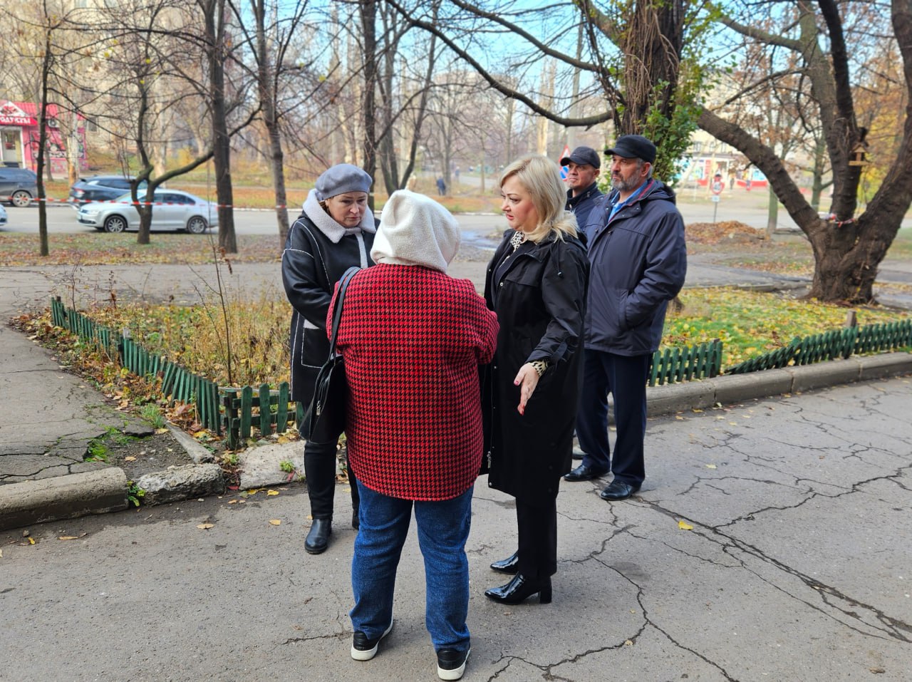 Светлана Гребенькова: Продолжается работа по ликвидации последствий взрыва в жилом доме по ул.Гмыри. Провела выездное рабочее совещание с руководителями городских служб на месте происшествия, встретилась с жильцами наиболее... Светлана Гребенькова: Продолжается работа по ликвидации последствий взрыва в жилом доме по ул.Гмыри. Провела выездное рабочее совещание с руководителями городских служб на месте происшествия, встретилась с жильцами наиболее...