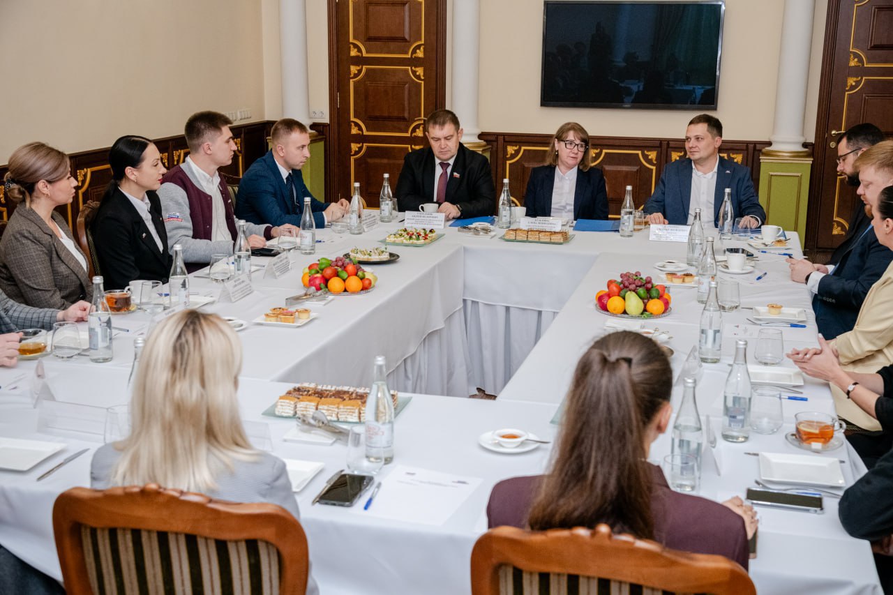 Андрей Сопельник принял участие в региональном слете выпускников президентской платформы «Россия – страна возможностей» Андрей Сопельник принял участие в региональном слете выпускников президентской платформы «Россия – страна возможностей»