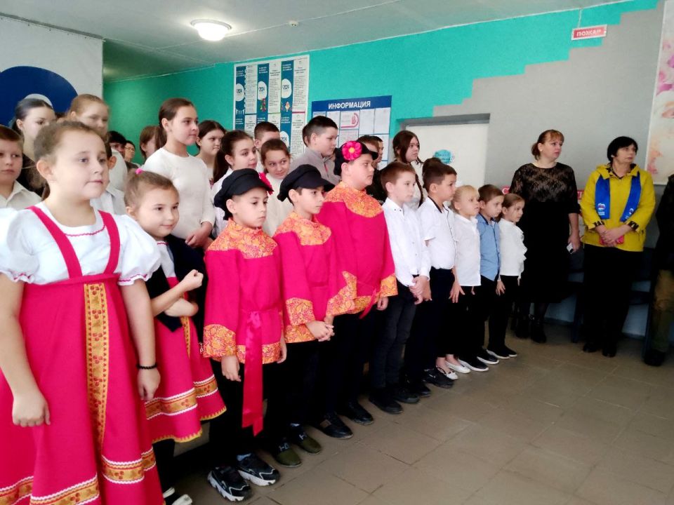 В Алексеевке открыли Парты Героев в память о защитниках Родины В Алексеевке открыли Парты Героев в память о защитниках Родины