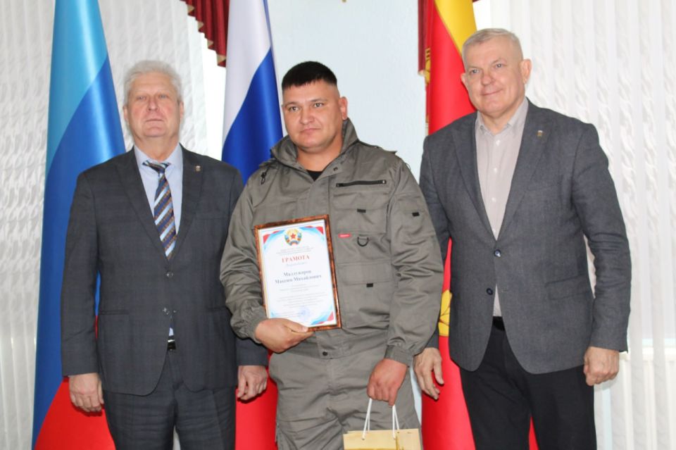 Сергей Козенко: Совместно с Председателем Совета Краснодонского муниципального округа Владимиром Шавлаем выразил благодарность от лица жителей Краснодонского муниципального округа и от себя лично и поздравил с трехлетним... Сергей Козенко: Совместно с Председателем Совета Краснодонского муниципального округа Владимиром Шавлаем выразил благодарность от лица жителей Краснодонского муниципального округа и от себя лично и поздравил с трехлетним...
