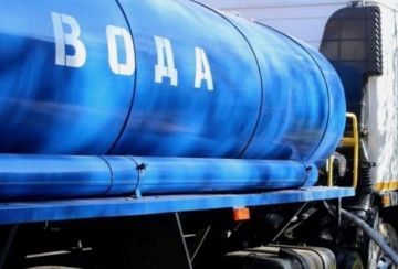 Подвоз воды. Администрацией Антрацитовского муниципального округа совместно с Антрацитовским департаментом ГУП ЛНР "Лугансквода" продолжается подвоз воды населению