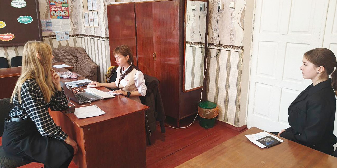 Сотрудники ГБУ ЛНР «МФЦ» продолжают свою деятельность в рамках проекта «Цифровая грамотность» в учебных заведениях Луганской Народной Республики Сотрудники ГБУ ЛНР «МФЦ» продолжают свою деятельность в рамках проекта «Цифровая грамотность» в учебных заведениях Луганской Народной Республики