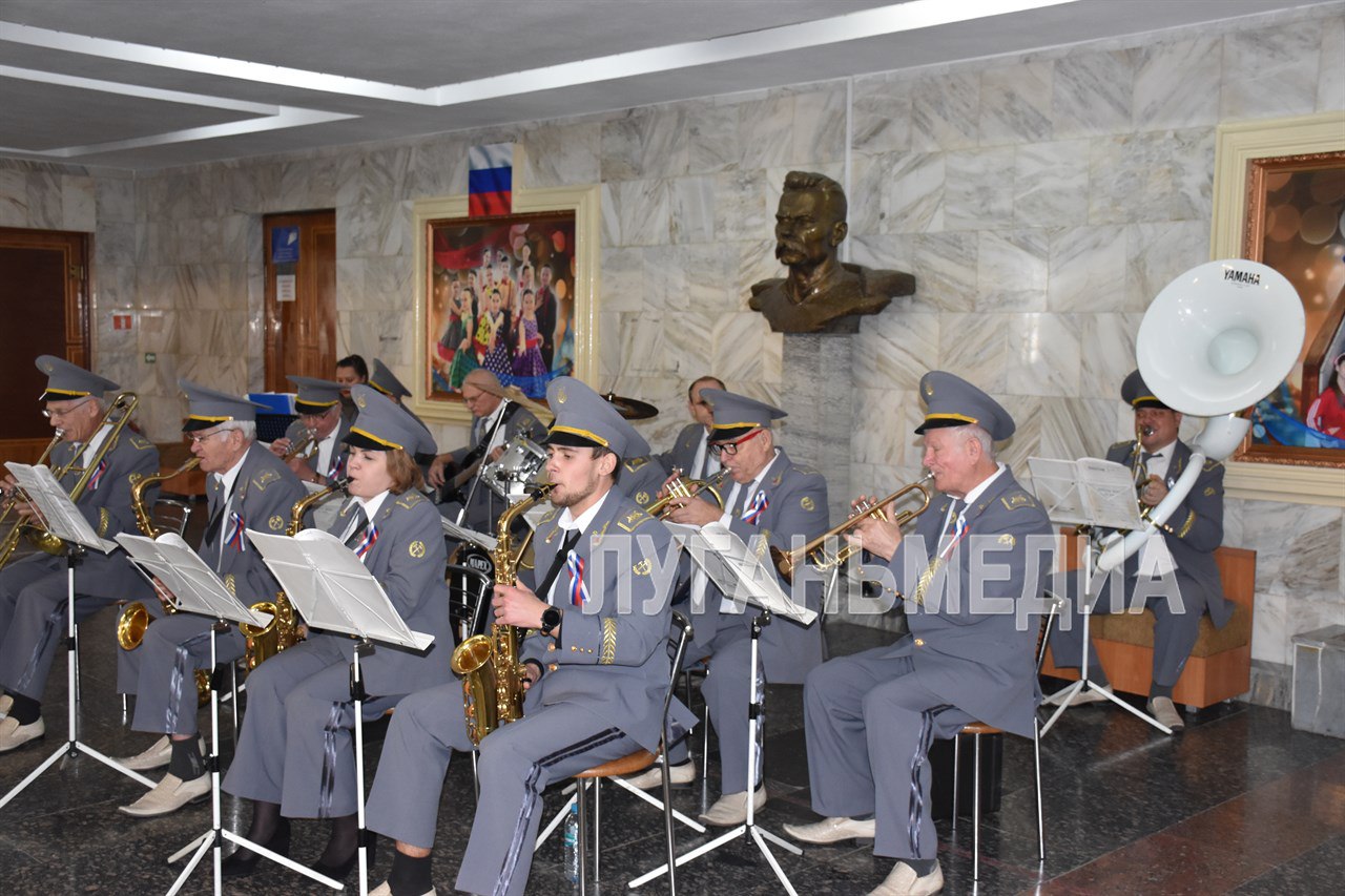 В Ровеньковском Дворце Культуры им. Горького 14 ноября состоялось торжественное мероприятие, посвященное 85-летию Ровеньковского технико-экономического колледжа В Ровеньковском Дворце Культуры им. Горького 14 ноября состоялось торжественное мероприятие, посвященное 85-летию Ровеньковского технико-экономического колледжа
