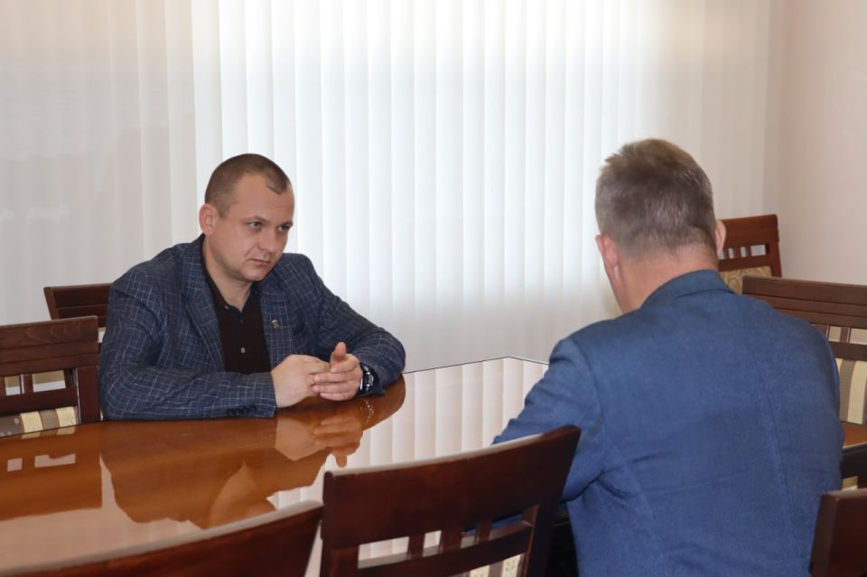 Временно исполняющий полномочия Главы городского округа Павел Дреев встретился с депутатом Народного Совета ЛНР Валерием Шлыковым Временно исполняющий полномочия Главы городского округа Павел Дреев встретился с депутатом Народного Совета ЛНР Валерием Шлыковым