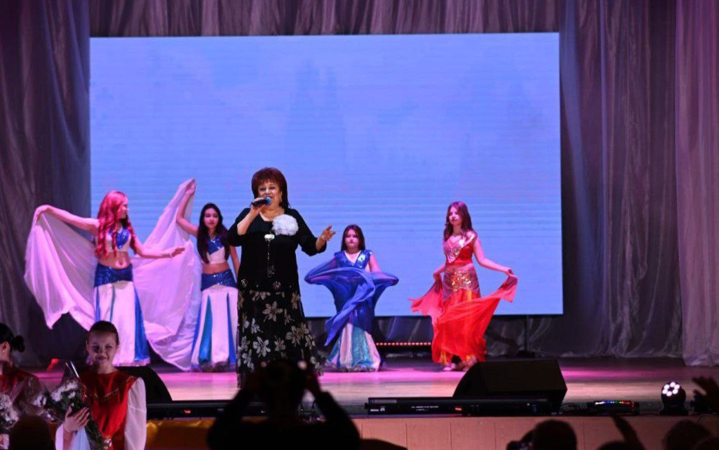 В Луганском Дворце культуры состоялся торжественный вечер «С открытым сердцем и добрым словом» В Луганском Дворце культуры состоялся торжественный вечер «С открытым сердцем и добрым словом»