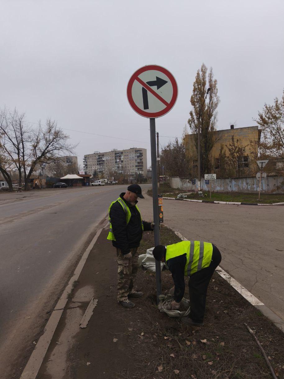 На автодороге Михайловка – Алчевск – Брянка – Стаханов – Первомайск – Золотое появились новые дорожные знаки На автодороге Михайловка – Алчевск – Брянка – Стаханов – Первомайск – Золотое появились новые дорожные знаки