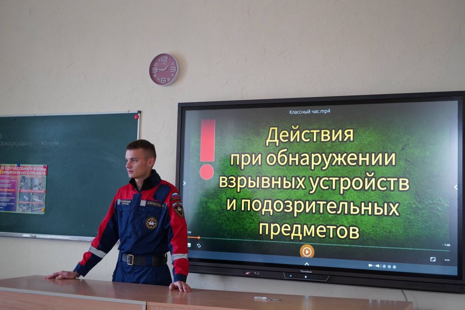 Нашли подозрительный предмет? Инструкторы ЛугРО ВСКС объяснили школьникам, как действовать Нашли подозрительный предмет? Инструкторы ЛугРО ВСКС объяснили школьникам, как действовать
