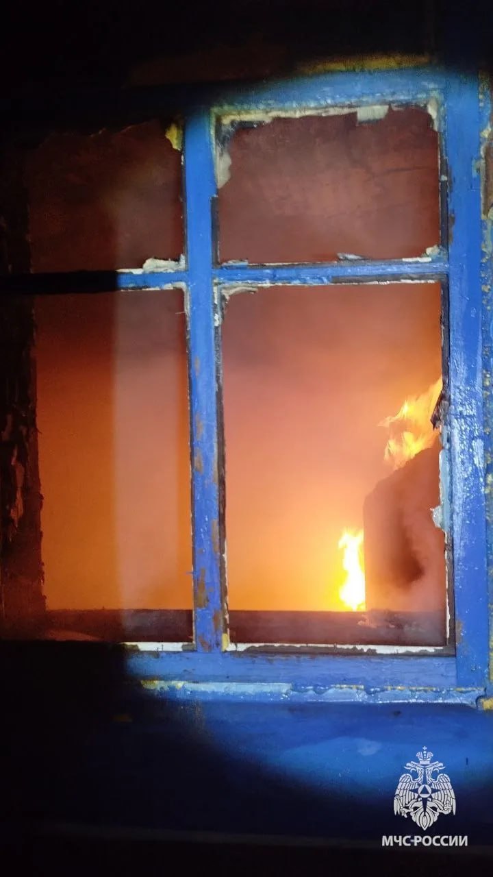 Жилой дом сгорел в Краснодонском округе из-за короткого замыкания электропроводки Жилой дом сгорел в Краснодонском округе из-за короткого замыкания электропроводки