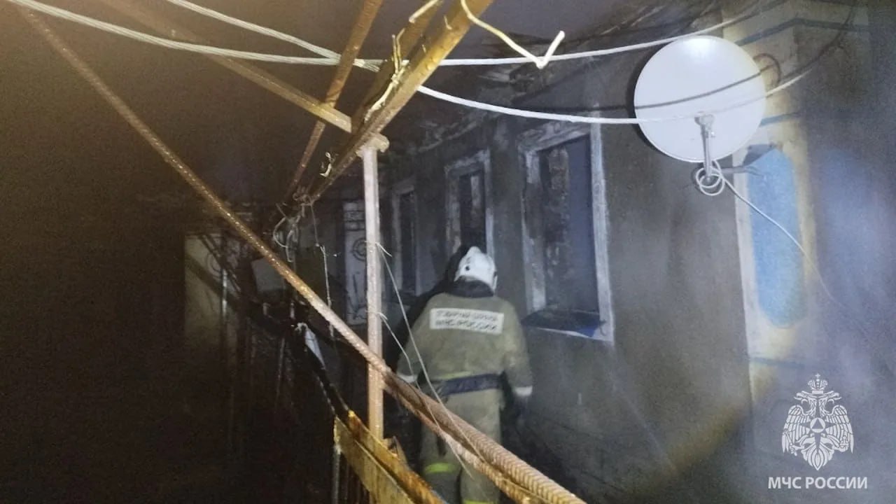 Жилой дом сгорел в Краснодонском округе из-за короткого замыкания электропроводки