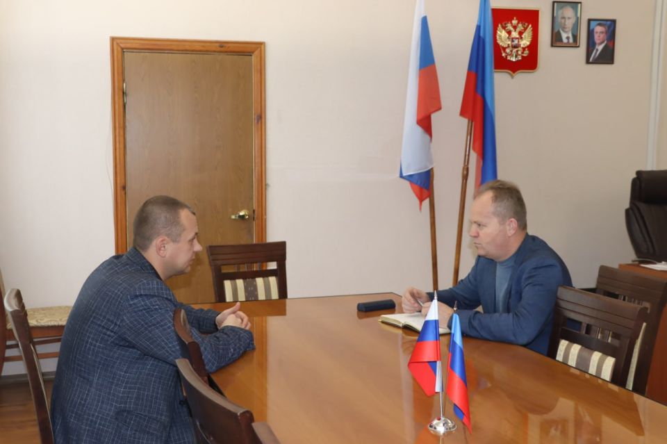 Временно исполняющий полномочия Главы городского округа Павел Дреев встретился с депутатом Народного Совета ЛНР Валерием Шлыковым Временно исполняющий полномочия Главы городского округа Павел Дреев встретился с депутатом Народного Совета ЛНР Валерием Шлыковым