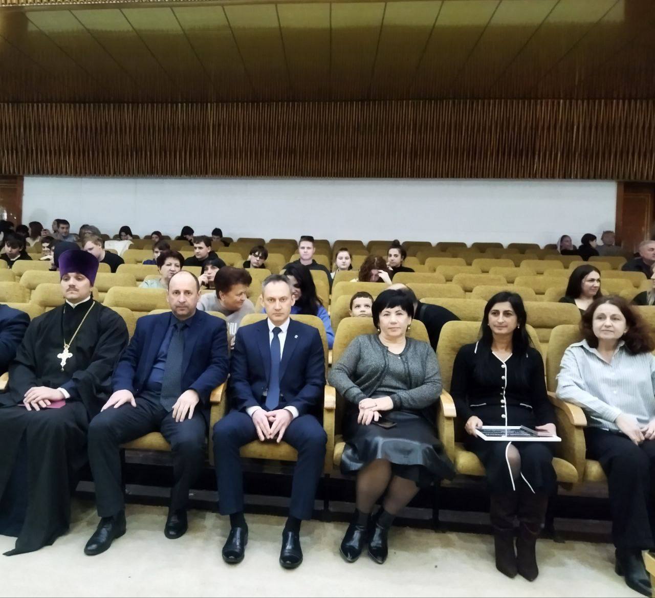 Андрей Рубанцов: Сегодня в ДК им. Горького состоялось яркое и волнующее событие – празднование 85-летия Ровеньковского технико-экономического колледжа Андрей Рубанцов: Сегодня в ДК им. Горького состоялось яркое и волнующее событие – празднование 85-летия Ровеньковского технико-экономического колледжа