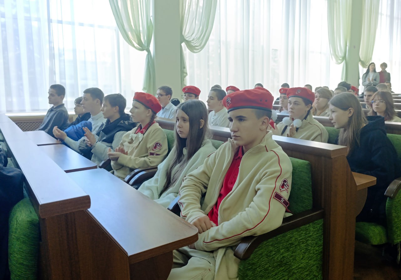 В Администрации округа поздравили будущих защитников с Днем призывника В Администрации округа поздравили будущих защитников с Днем призывника