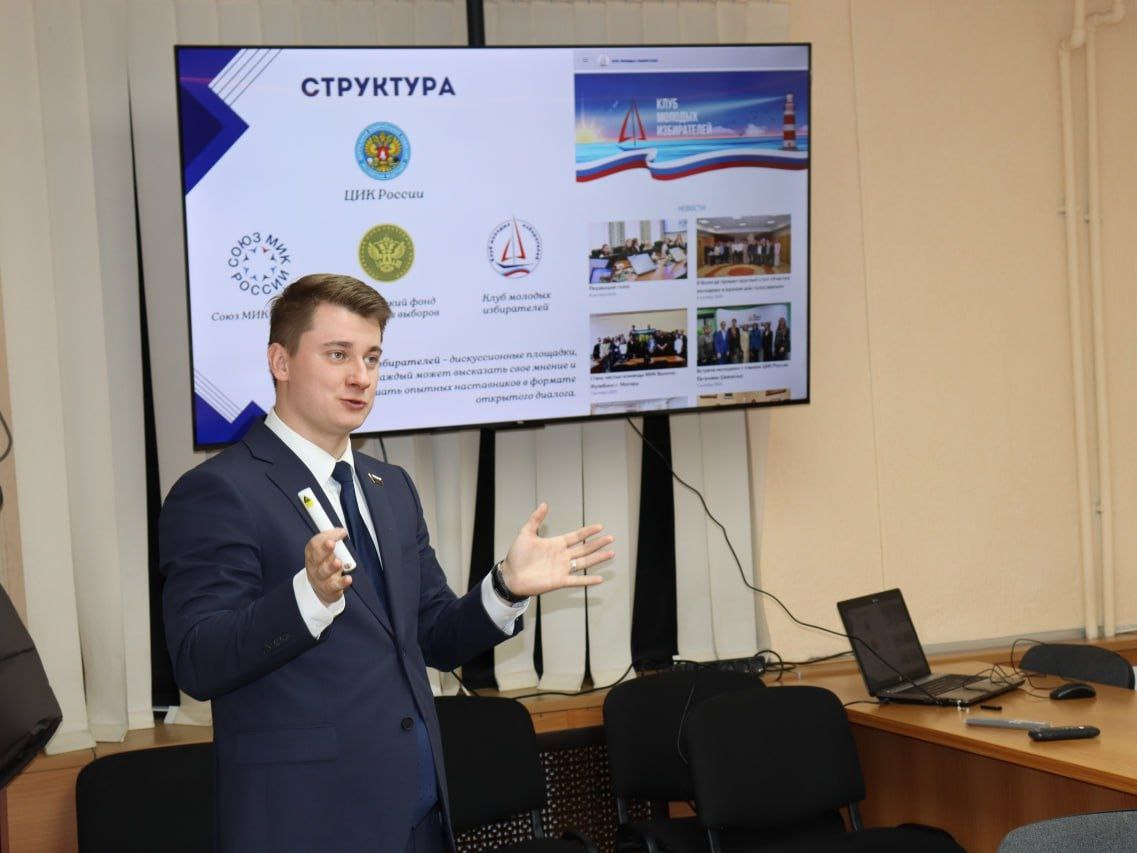 Председатель Избиркома ЛНР Марианна Сумская и председатель Союза МИК России Максим Воронин встретились с молодёжным активом Алчевска Председатель Избиркома ЛНР Марианна Сумская и председатель Союза МИК России Максим Воронин встретились с молодёжным активом Алчевска